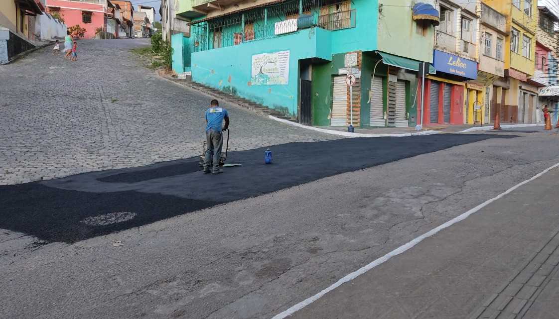 Camacã: Prefeito acompanha recapeamento asfáltico no centro da cidade